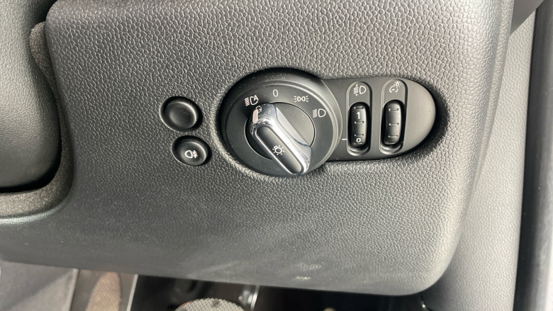 MINI Hatchback 1.5 Cooper Classic Premium 3dr Auto Petrol Hatchback